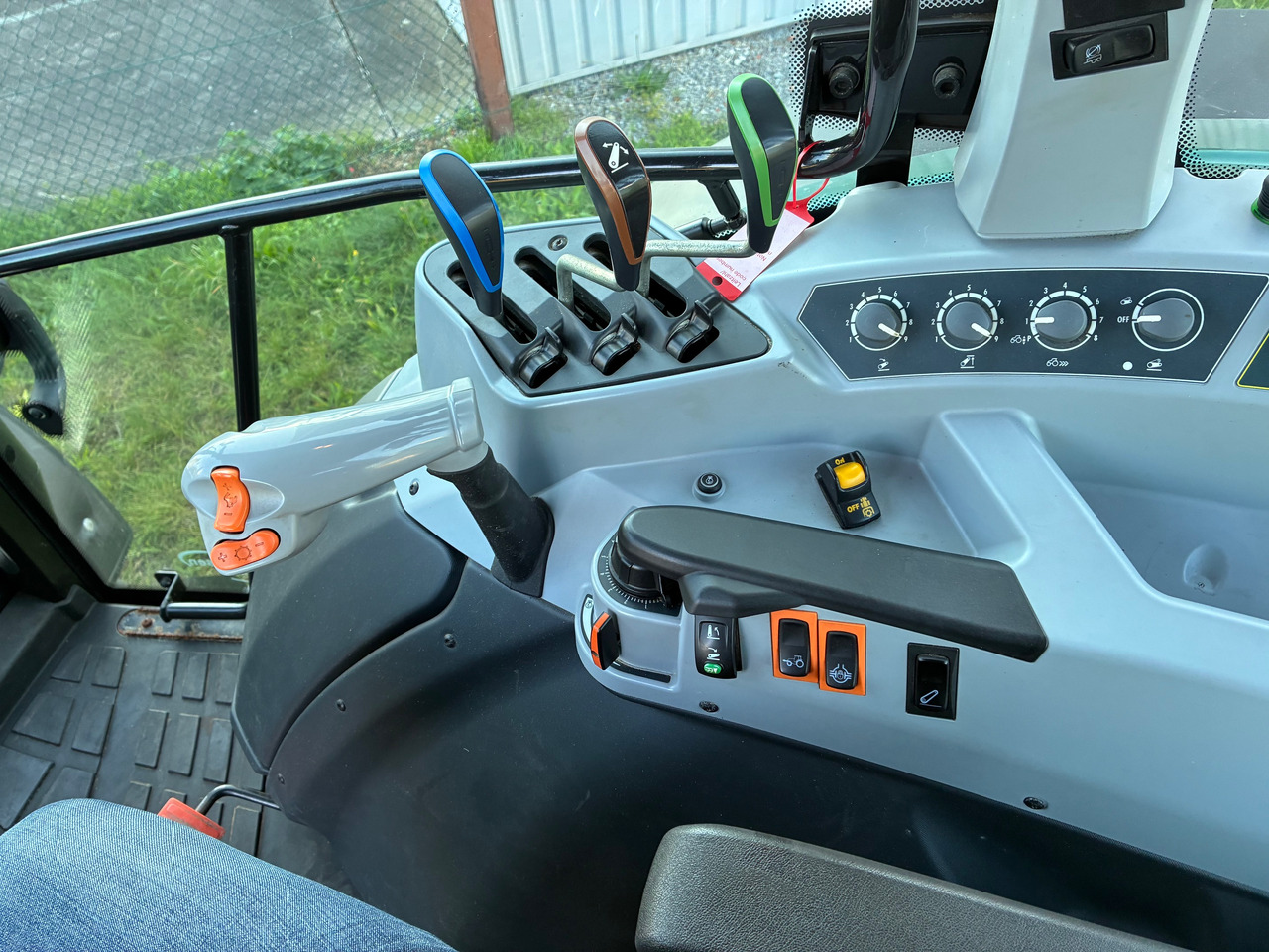 Valtra A114MH4 AC 71.5 - Traktor: billede 3 Valtra A114MH4 AC 71.5 - Traktor: billede 3
