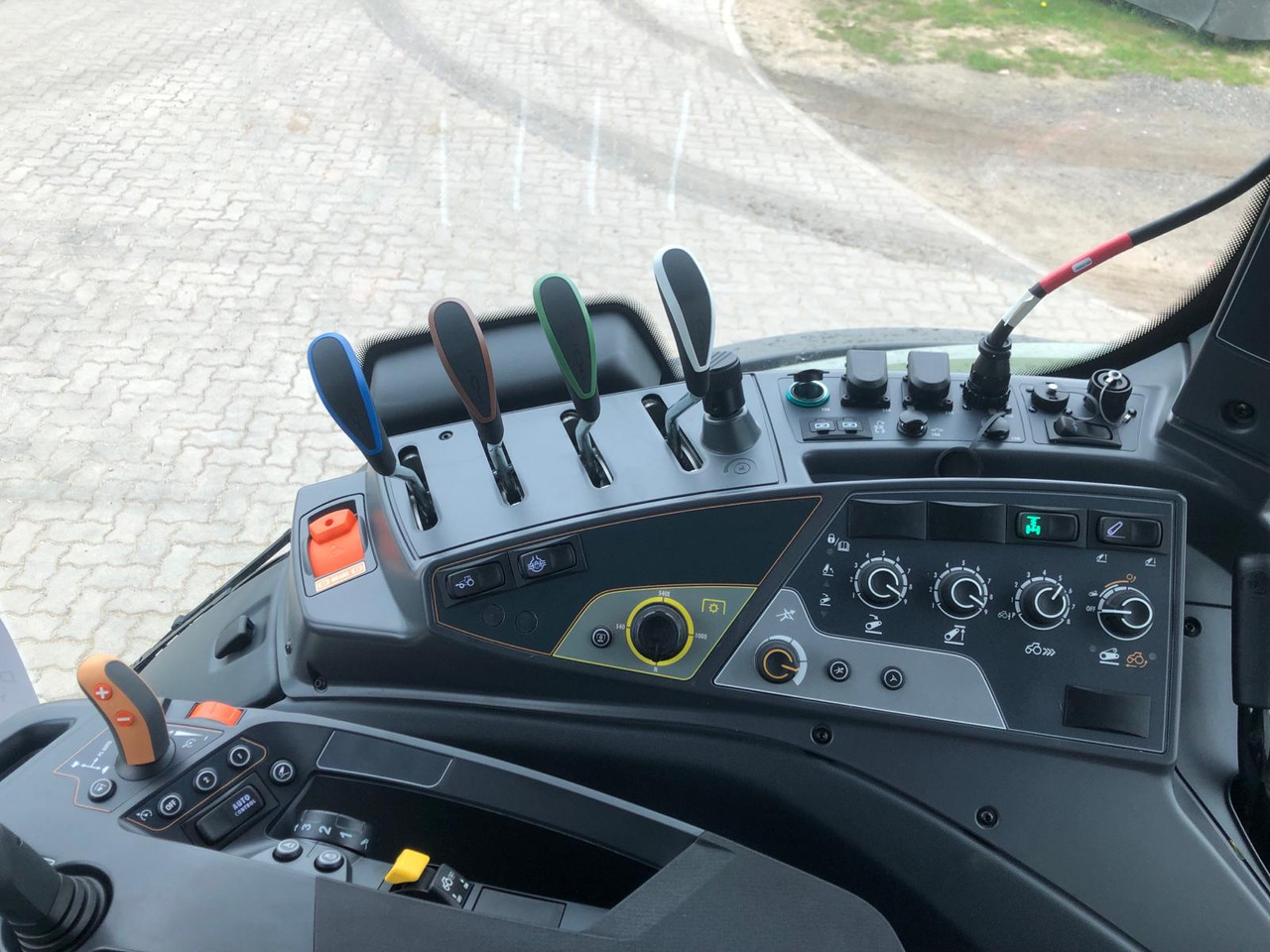 Valtra T175EA - Traktor: billede 5 Valtra T175EA - Traktor: billede 5