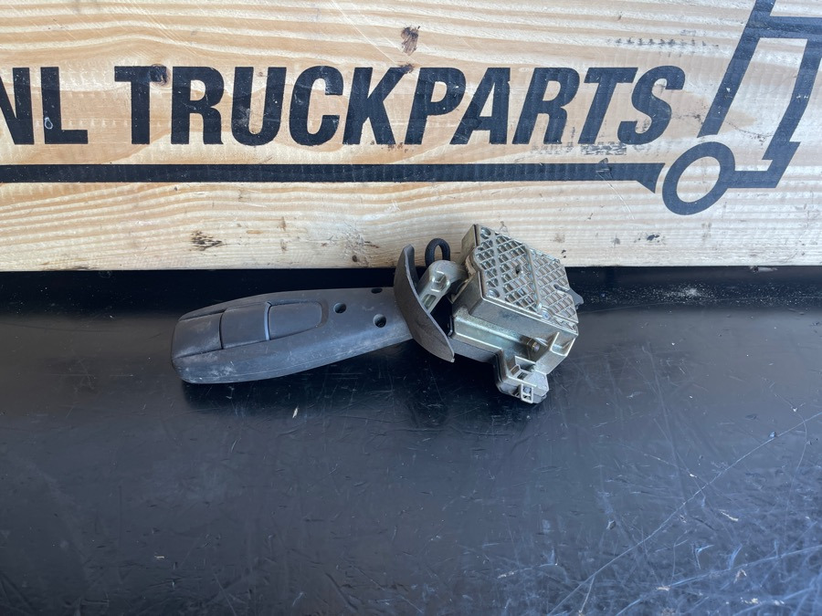 MERCEDES Indicator Lights A0095453324 - Førerhus og interiør for Lastbil: billede 2 MERCEDES Indicator Lights A0095453324 - Førerhus og interiør for Lastbil: billede 2