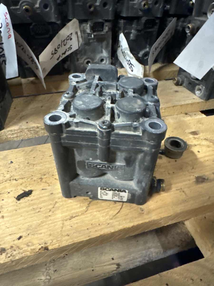 SCANIA V107 VALVE 2447593 - Bremseventil for Lastbil: billede 1 SCANIA V107 VALVE 2447593 - Bremseventil for Lastbil: billede 1