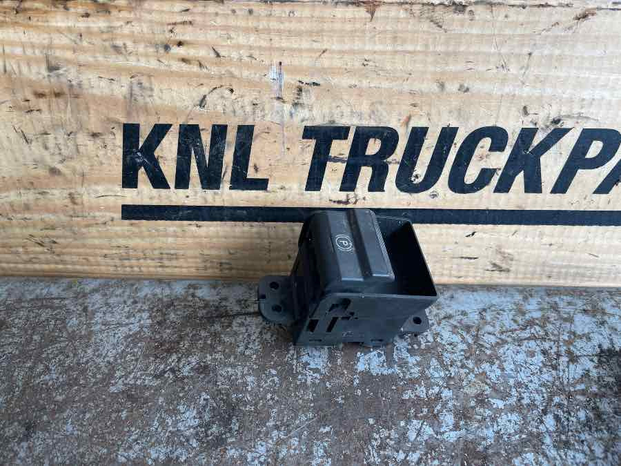 VOLVO HANDBRAKE SWITCH 23126245 - Elektrisk system for Lastbil: billede 1 VOLVO HANDBRAKE SWITCH 23126245 - Elektrisk system for Lastbil: billede 1