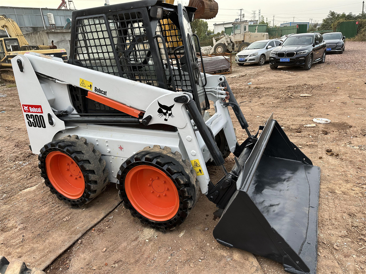 BOBCAT S300 - Skridstyret minilæsser: billede 1 BOBCAT S300 - Skridstyret minilæsser: billede 1