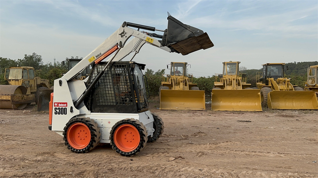 BOBCAT S300 - Skridstyret minilæsser: billede 2 BOBCAT S300 - Skridstyret minilæsser: billede 2