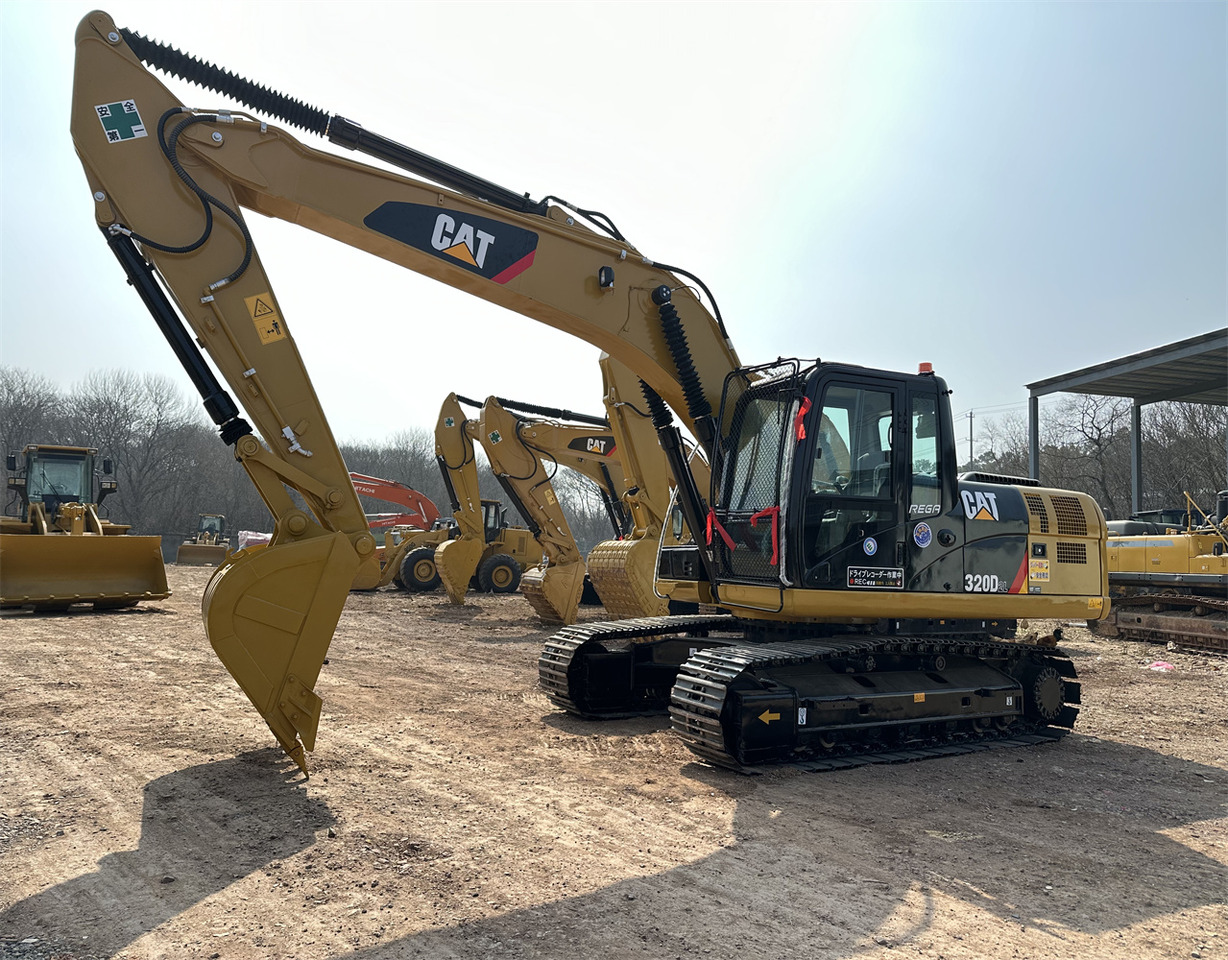 CATERPILLAR 320D2L - Bæltegravemaskine: billede 4 CATERPILLAR 320D2L - Bæltegravemaskine: billede 4