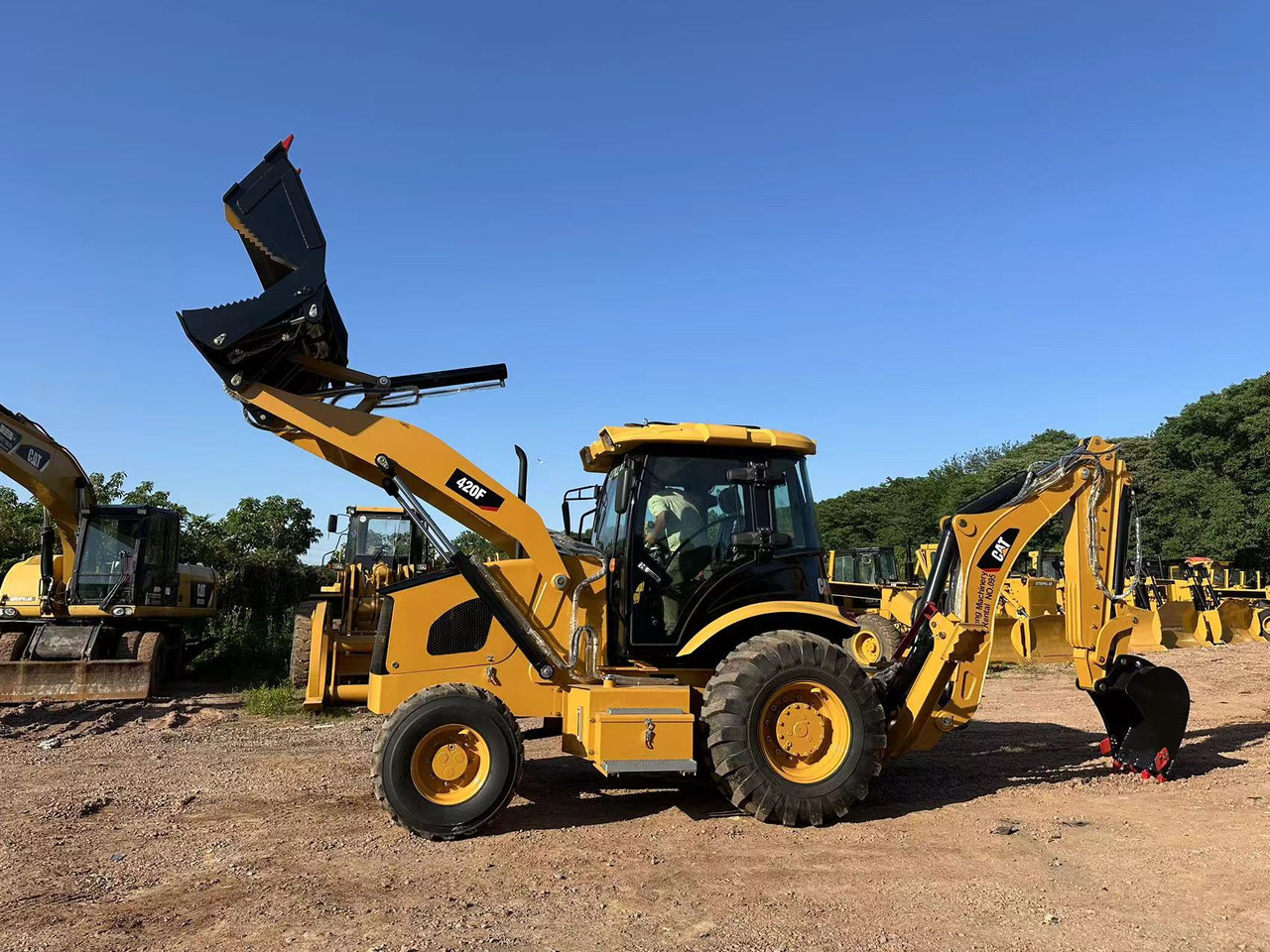 CATERPILLAR 420F2 - Gravelæssemaskine: billede 5 CATERPILLAR 420F2 - Gravelæssemaskine: billede 5