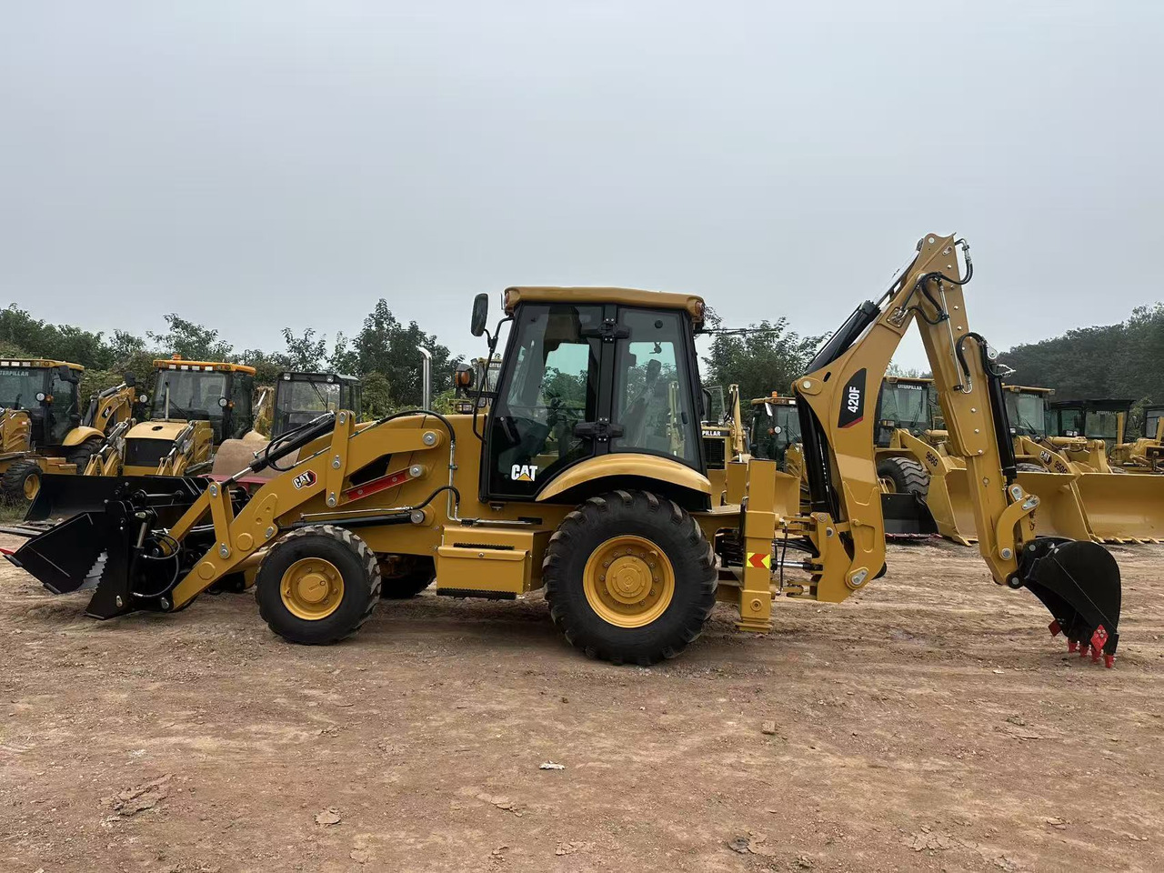CATERPILLAR 420F2 - Gravelæssemaskine: billede 2 CATERPILLAR 420F2 - Gravelæssemaskine: billede 2