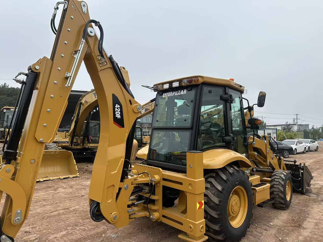 CATERPILLAR 420F2 - Gravelæssemaskine: billede 4 CATERPILLAR 420F2 - Gravelæssemaskine: billede 4