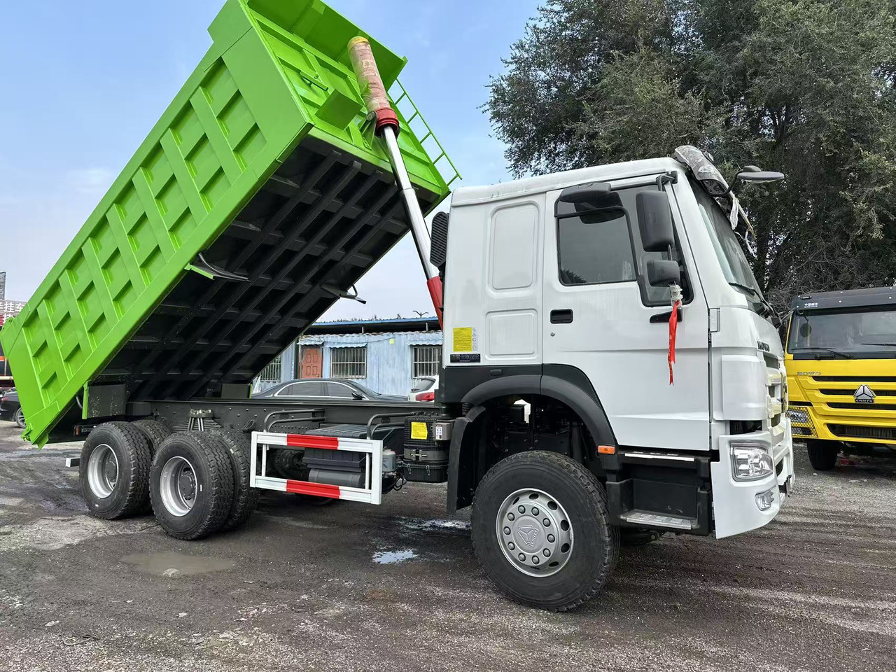 Tipvogn lastbil til transportering løsevarer SINOTRUK HOWO 400HP 6X4 Tipper Truck: billede 8