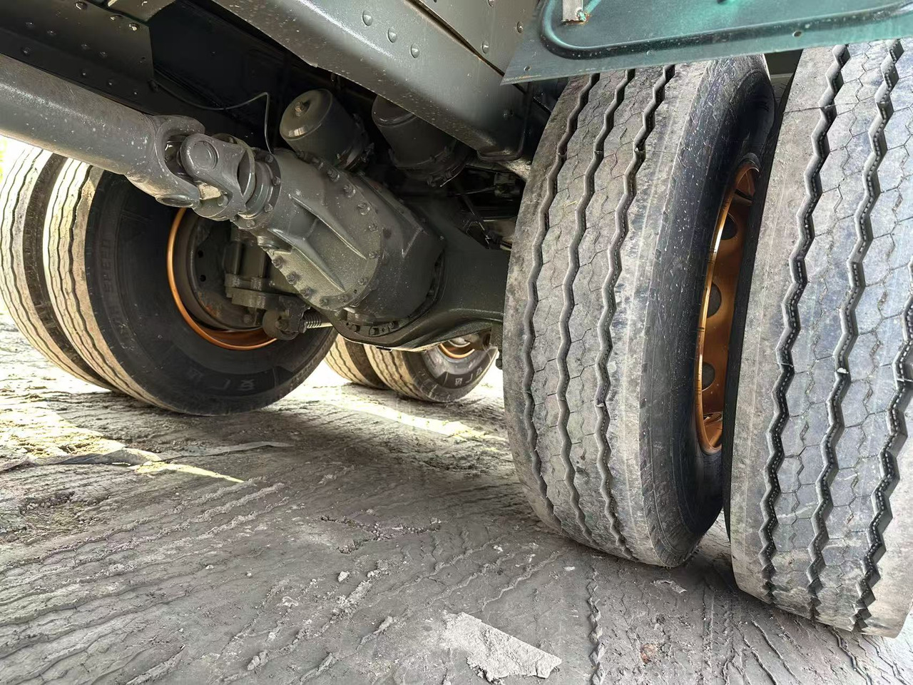 SINOTRUK HOWO 420hp 8x4 fence truck - Lastbil med lad: billede 4 SINOTRUK HOWO 420hp 8x4 fence truck - Lastbil med lad: billede 4