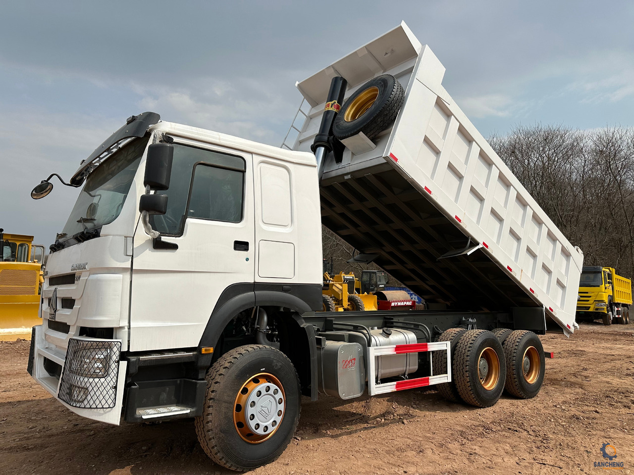 SINOTRUK HOWO Dump truck 371 6x4 - Tipvogn lastbil: billede 1 SINOTRUK HOWO Dump truck 371 6x4 - Tipvogn lastbil: billede 1