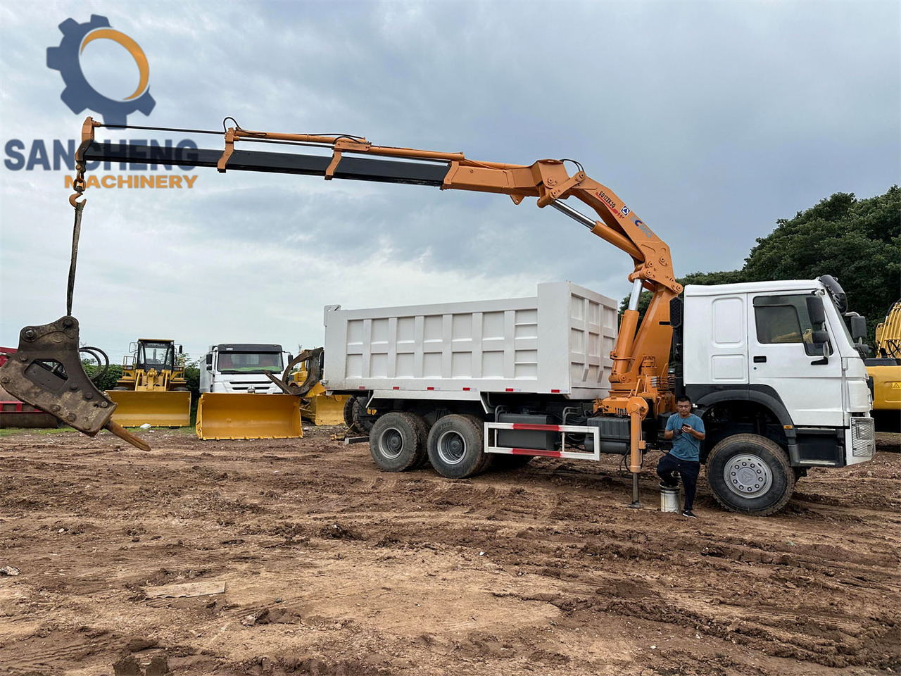 SINOTRUK Howo 371 6x4 crane truck - Lastbil med kran: billede 2 SINOTRUK Howo 371 6x4 crane truck - Lastbil med kran: billede 2