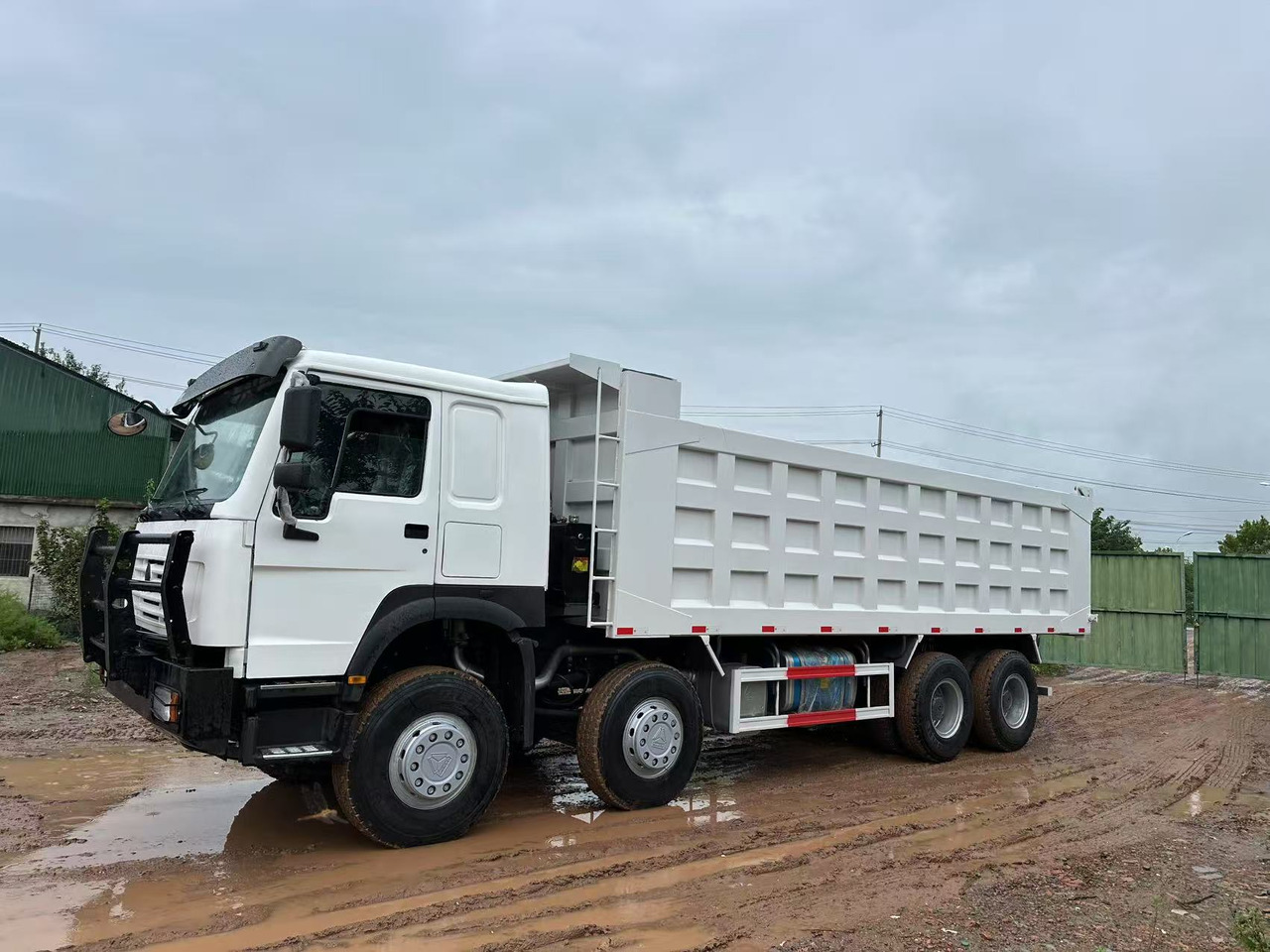 Sinotruk HOWO 371hp 8x4 tipper truck - Tipvogn lastbil: billede 4 Sinotruk HOWO 371hp 8x4 tipper truck - Tipvogn lastbil: billede 4