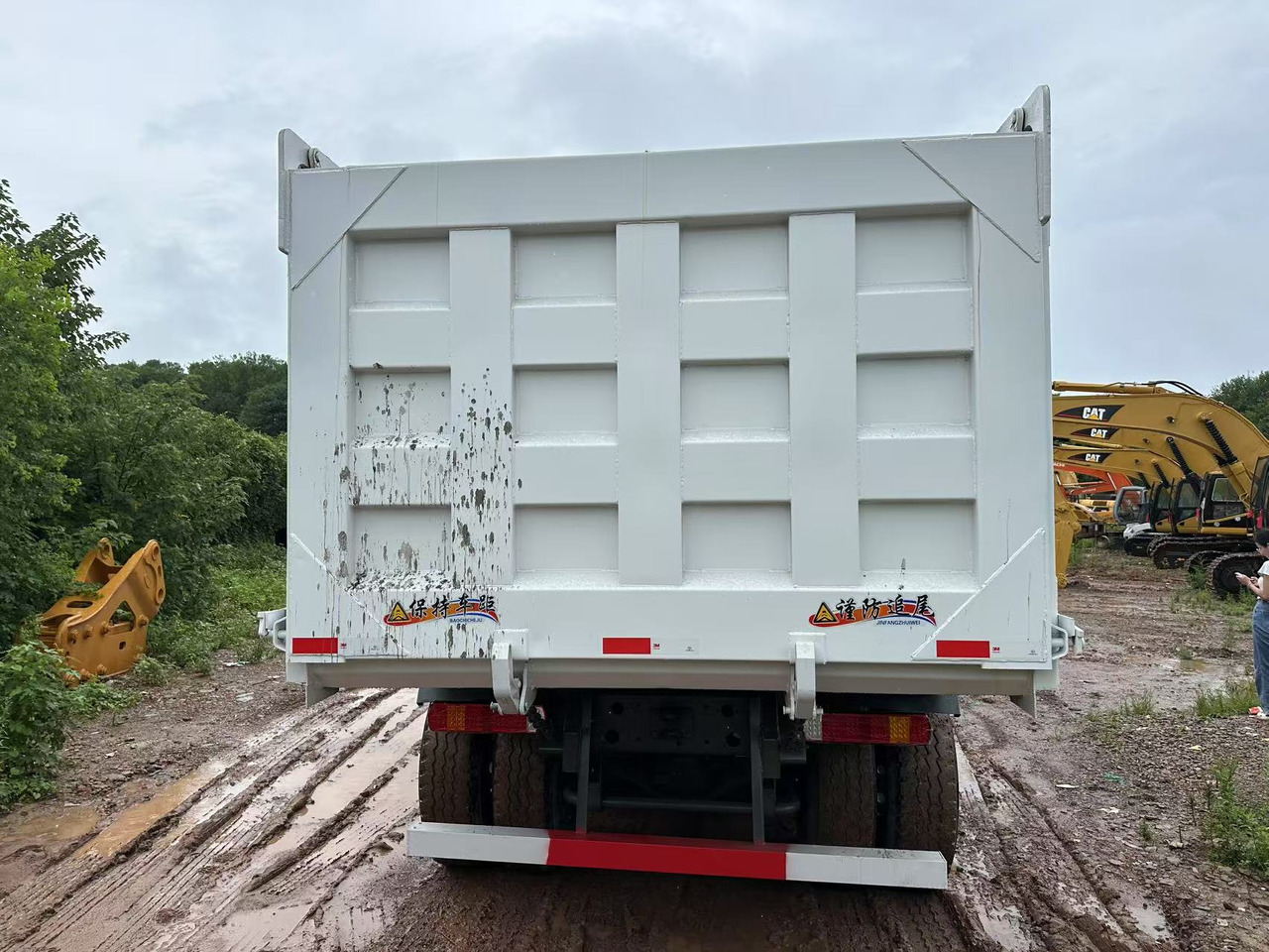 Tipvogn lastbil til transportering løsevarer Sinotruk HOWO 371hp: billede 10