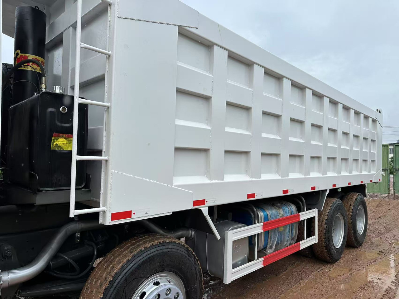 Tipvogn lastbil til transportering løsevarer Sinotruk HOWO 371hp: billede 8