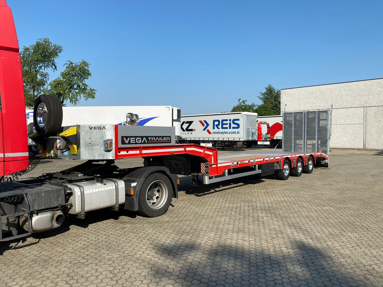 3 AXLE LOWBED (VEGA ITALIANO) - Nedbygget platform sættevogn: billede 2 3 AXLE LOWBED (VEGA ITALIANO) - Nedbygget platform sættevogn: billede 2