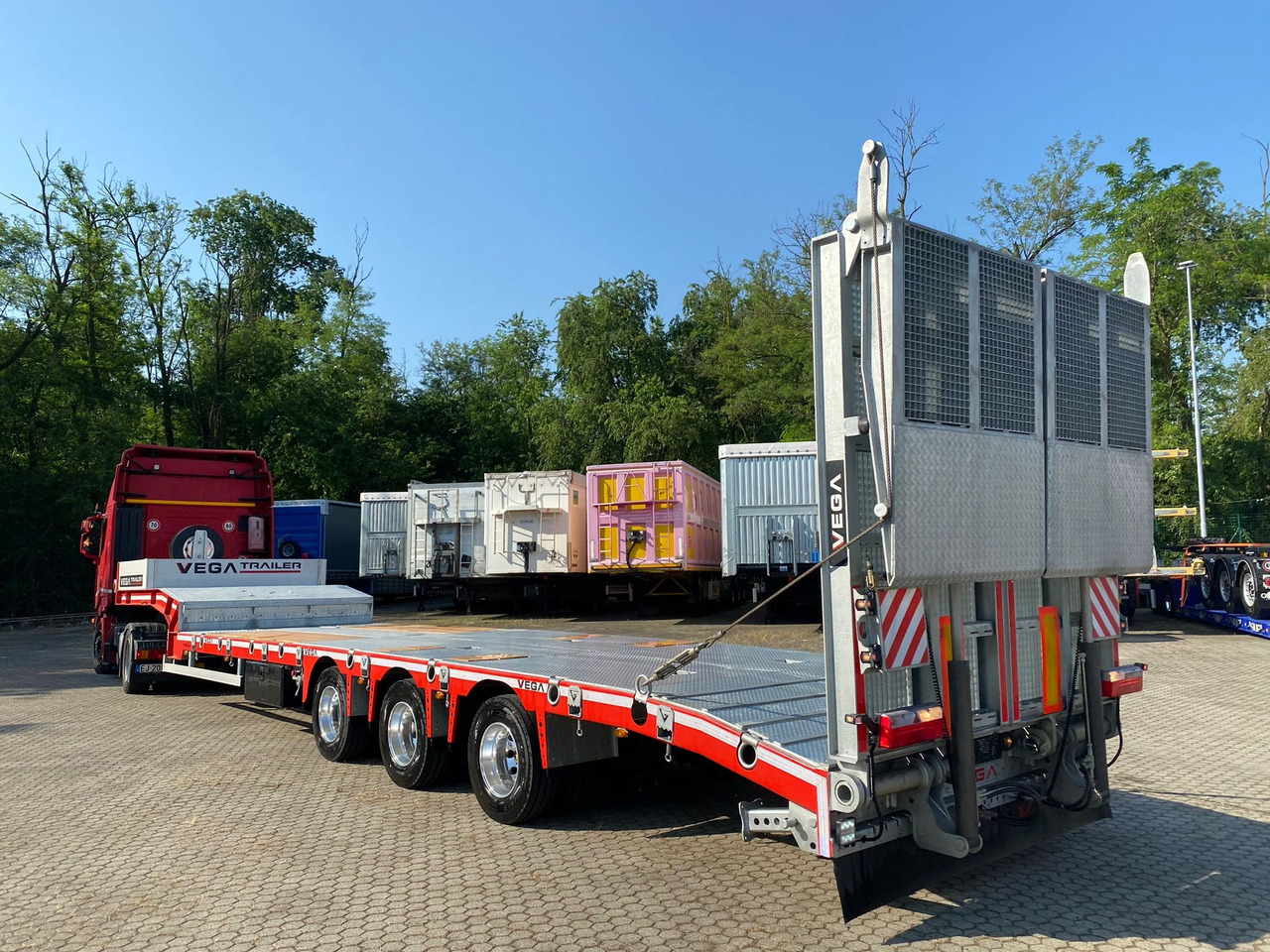 3 AXLE LOWBED (VEGA ITALIANO) - Nedbygget platform sættevogn: billede 1 3 AXLE LOWBED (VEGA ITALIANO) - Nedbygget platform sættevogn: billede 1