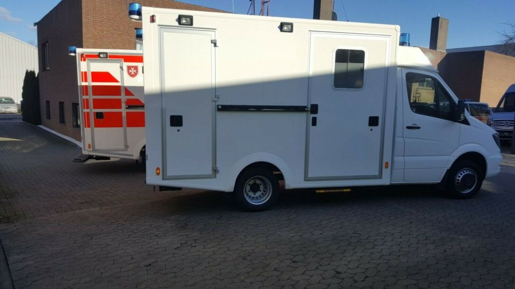 Mercedes-Benz Sprinter 519 4x4 / ATM 0km / Garantie Mercedes-Benz Sprinter 519 4x4 / ATM 0km / Garantie - Ambulance: billede 1 Mercedes-Benz Sprinter 519 4x4 / ATM 0km / Garantie Mercedes-Benz Sprinter 519 4x4 / ATM 0km / Garantie - Ambulance: billede 1