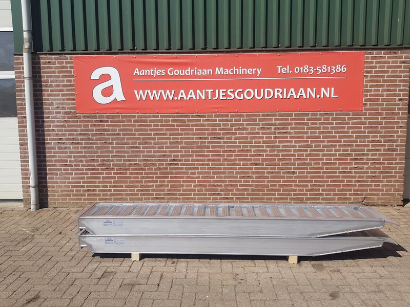 Oprijplanken 3000x450 mm - Læsserampe: billede 1 Oprijplanken 3000x450 mm - Læsserampe: billede 1