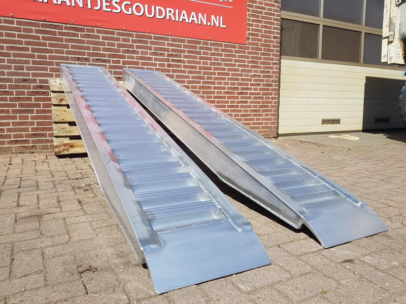 Oprijplanken 3000x450 mm - Læsserampe: billede 5 Oprijplanken 3000x450 mm - Læsserampe: billede 5