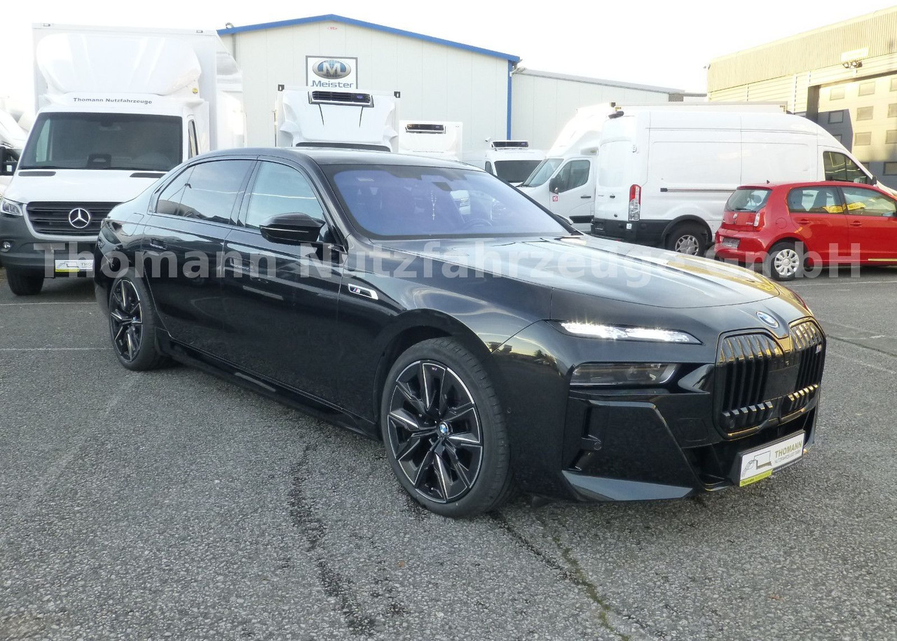 BMW M760 7 M760 e xDrive Cinema Sky Lounge 2x 21 Zol - Sedan: billede 3 BMW M760 7 M760 e xDrive Cinema Sky Lounge 2x 21 Zol - Sedan: billede 3