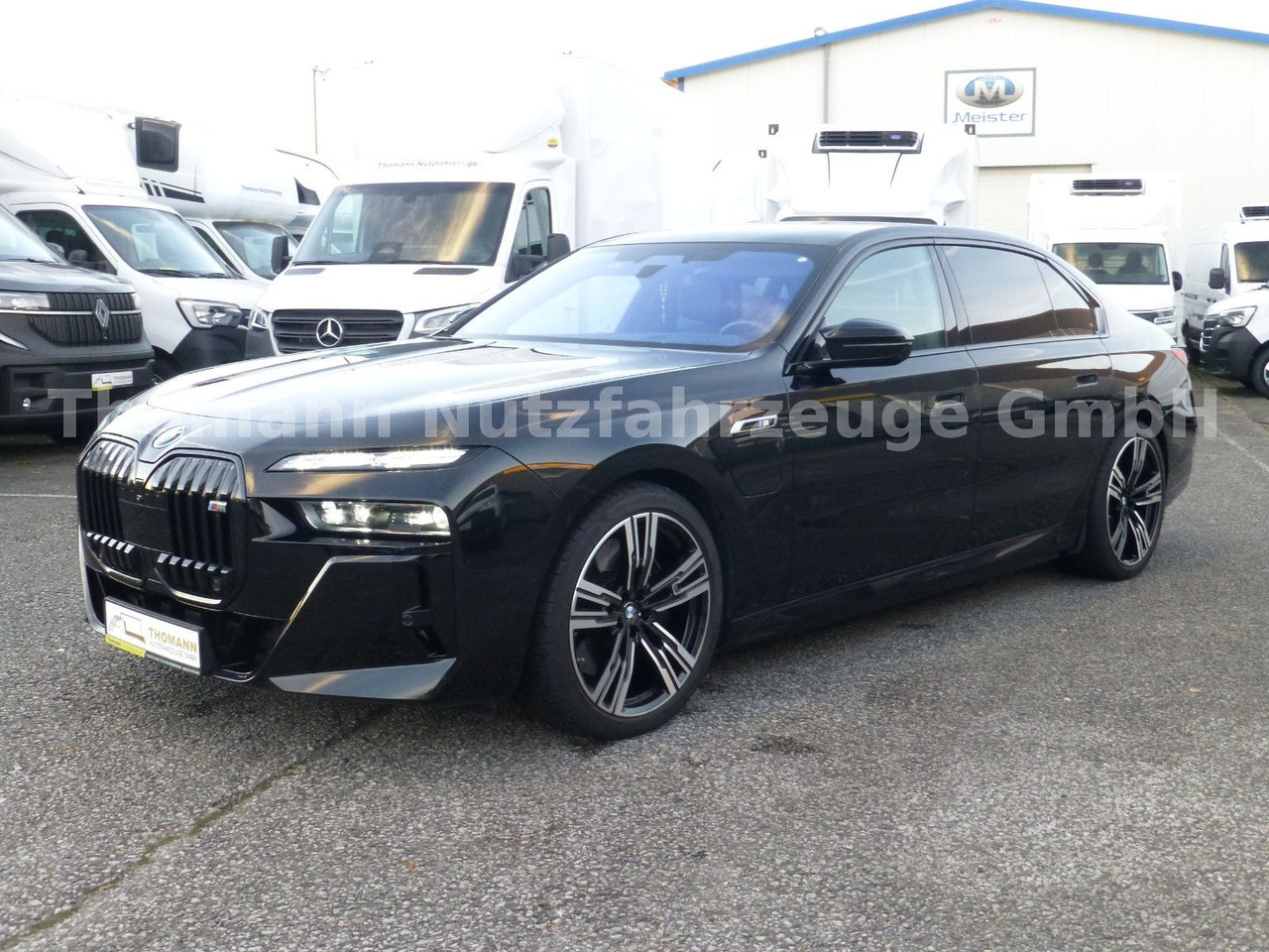 BMW M760 7 M760 e xDrive Cinema Sky Lounge 2x 21 Zol - Sedan: billede 2 BMW M760 7 M760 e xDrive Cinema Sky Lounge 2x 21 Zol - Sedan: billede 2