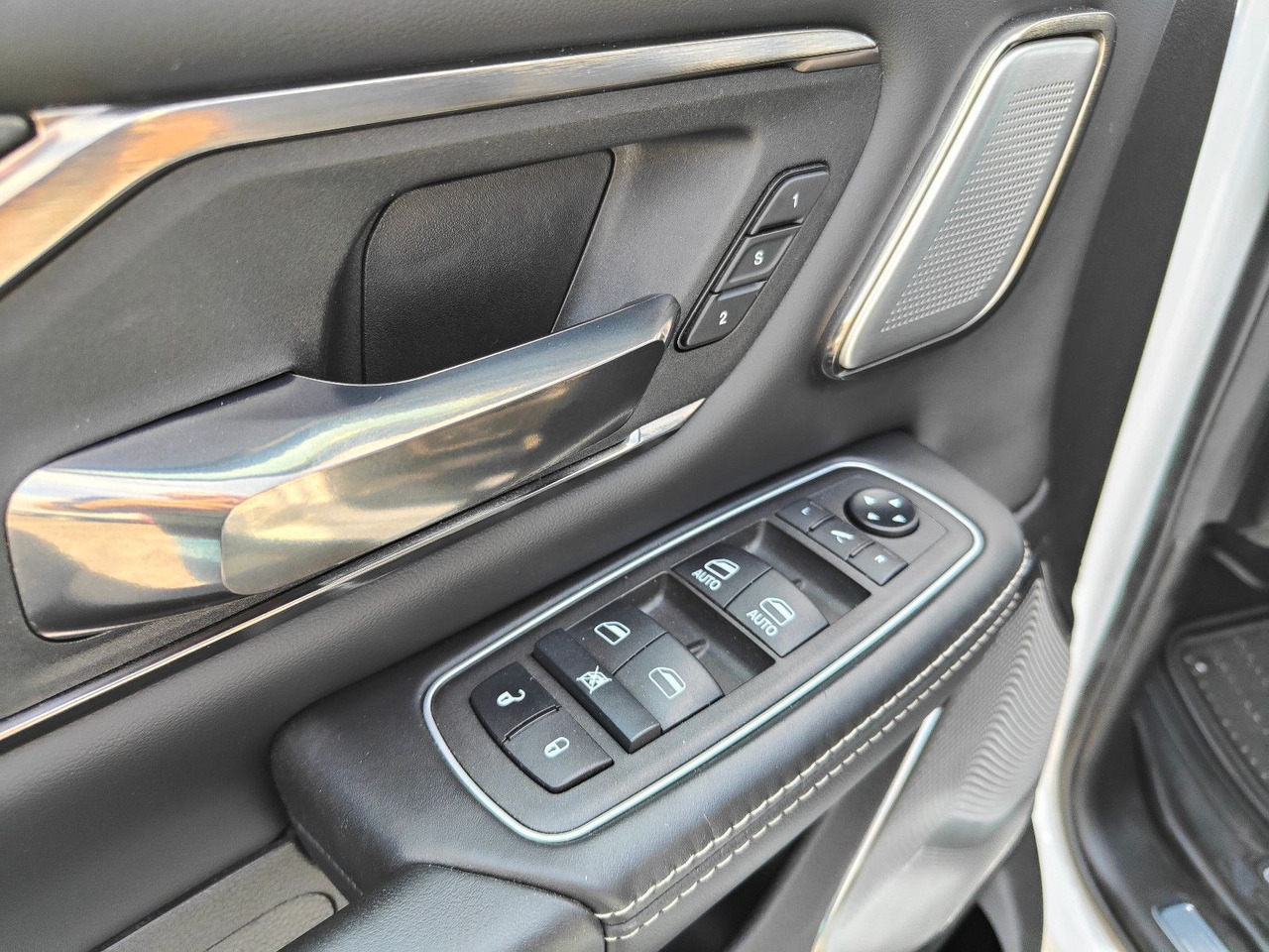 SUV Dodge RAM HEMI Limited 5.7 PRINS LPG Luftfederung: billede 14 SUV Dodge RAM HEMI Limited 5.7 PRINS LPG Luftfederung: billede 14