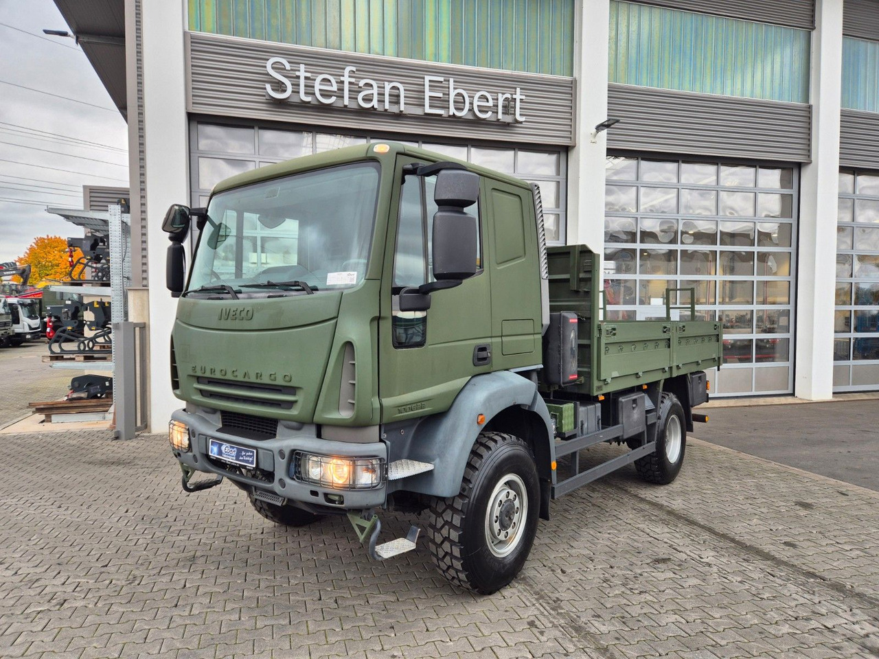 Iveco Eurocargo ML100E22WM-BW 4x4 Pritsche L-Haus Bett - Lastbil med lad: billede 1 Iveco Eurocargo ML100E22WM-BW 4x4 Pritsche L-Haus Bett - Lastbil med lad: billede 1