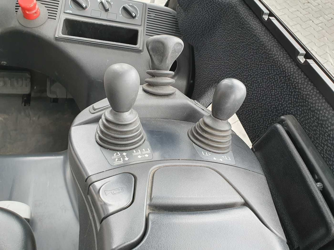 El gaffeltruck Linde E14 - 02 / Triplex: 4.00m! / SS / nur 2.119h!: billede 12 El gaffeltruck Linde E14 - 02 / Triplex: 4.00m! / SS / nur 2.119h!: billede 12