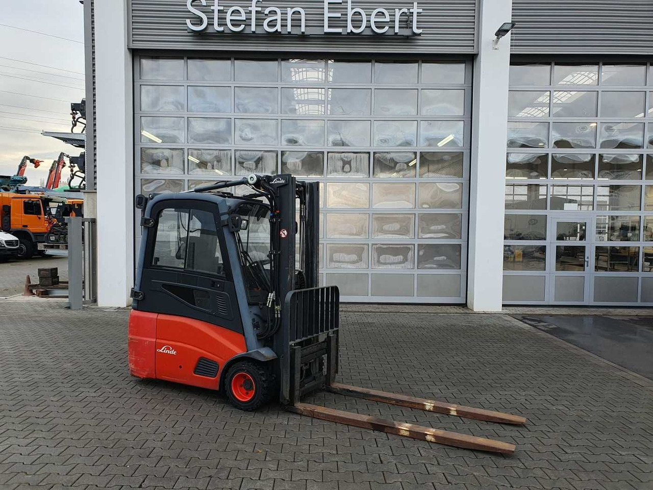 Linde E18 - 01 / Triplex: 4.50m! / SS / nur 5.672h! - El gaffeltruck: billede 1 Linde E18 - 01 / Triplex: 4.50m! / SS / nur 5.672h! - El gaffeltruck: billede 1