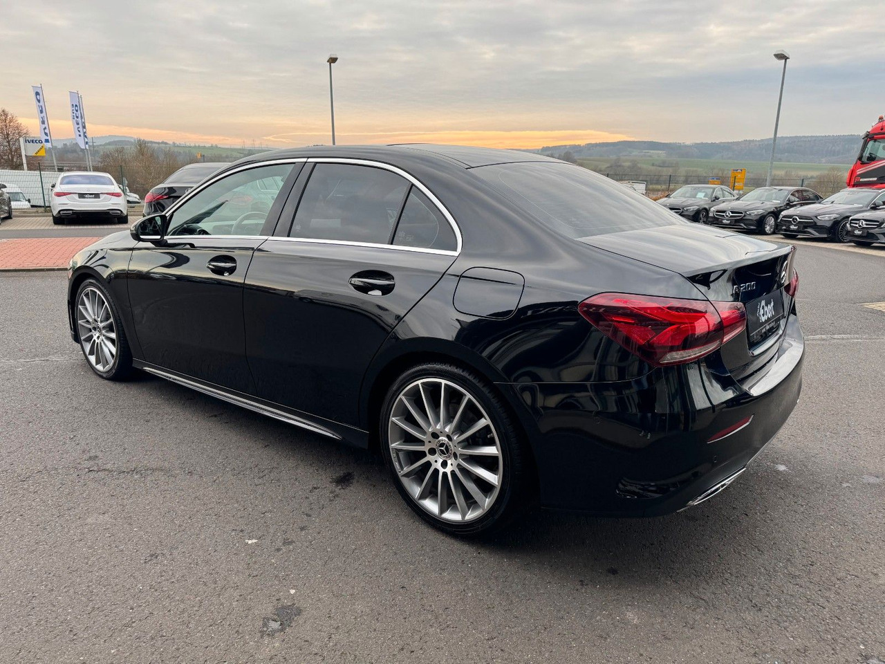 Mercedes-Benz A 200 AMG 19"+Ambiente+R-Kamera+Pano+LED+MBUX - Sedan: billede 3 Mercedes-Benz A 200 AMG 19"+Ambiente+R-Kamera+Pano+LED+MBUX - Sedan: billede 3