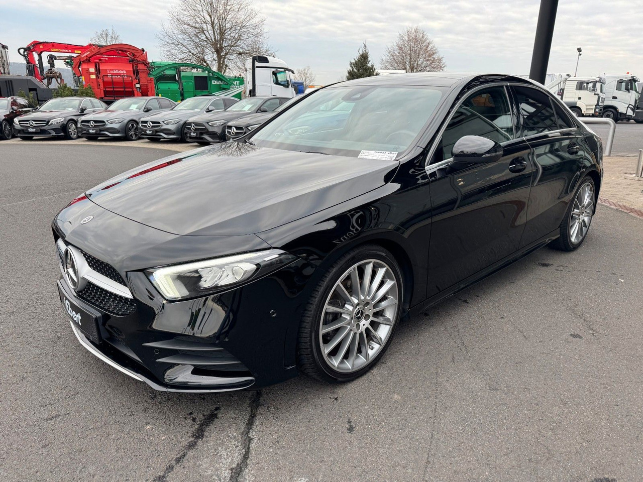 Mercedes-Benz A 200 AMG 19"+Ambiente+R-Kamera+Pano+LED+MBUX - Sedan: billede 2 Mercedes-Benz A 200 AMG 19"+Ambiente+R-Kamera+Pano+LED+MBUX - Sedan: billede 2