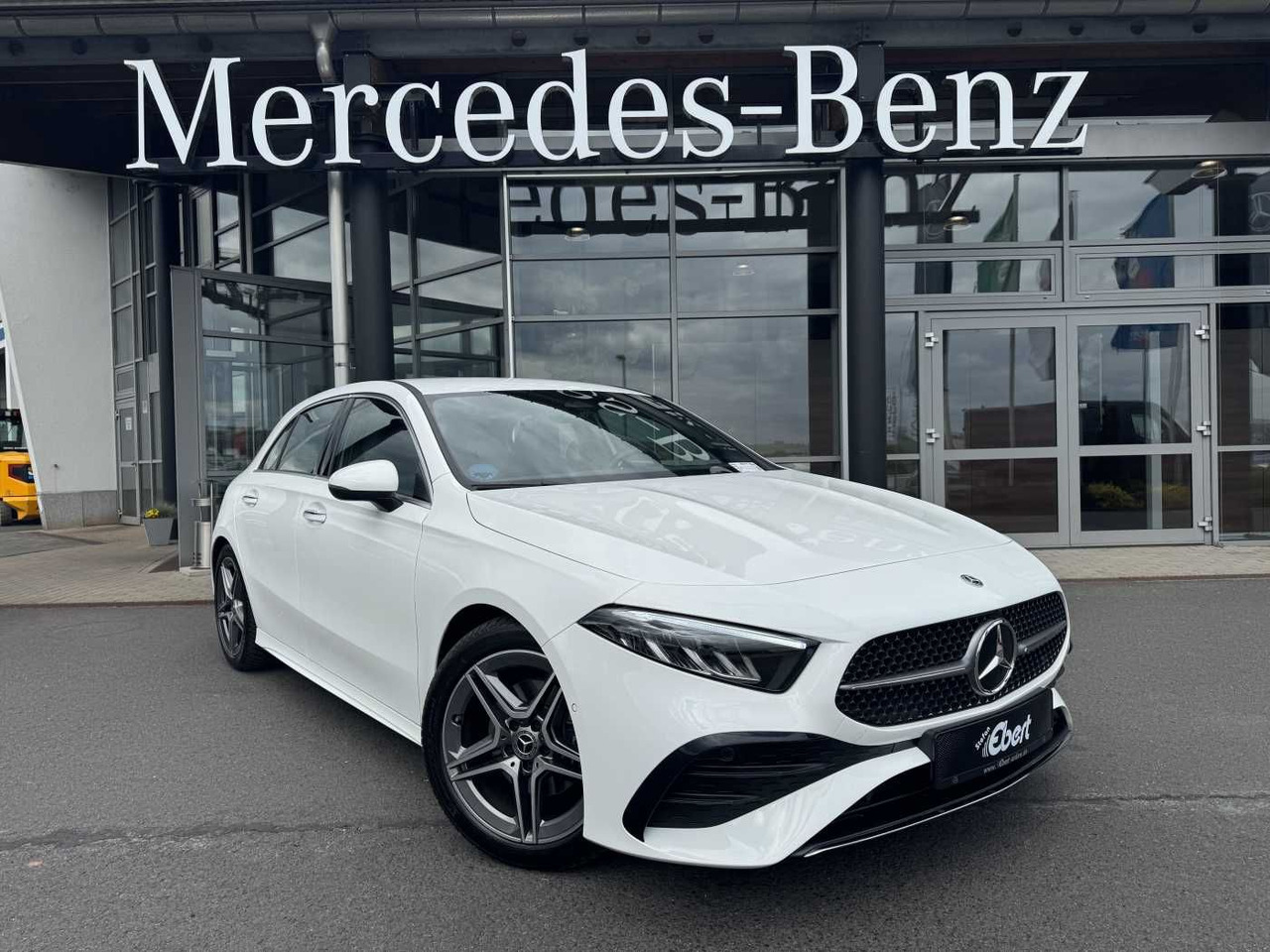 Mercedes-Benz A 200d AMG+AHK+Ambiente+RFK+MBUX+LED+IHC - Sedan: billede 1 Mercedes-Benz A 200d AMG+AHK+Ambiente+RFK+MBUX+LED+IHC - Sedan: billede 1