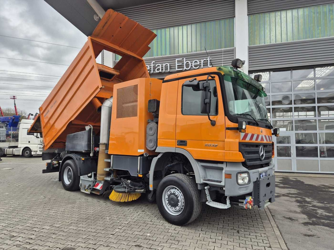 Mercedes-Benz Actros 2032 A 4x4 Bucher STKF 9500 Airport 30x - Fejebil: billede 2 Mercedes-Benz Actros 2032 A 4x4 Bucher STKF 9500 Airport 30x - Fejebil: billede 2