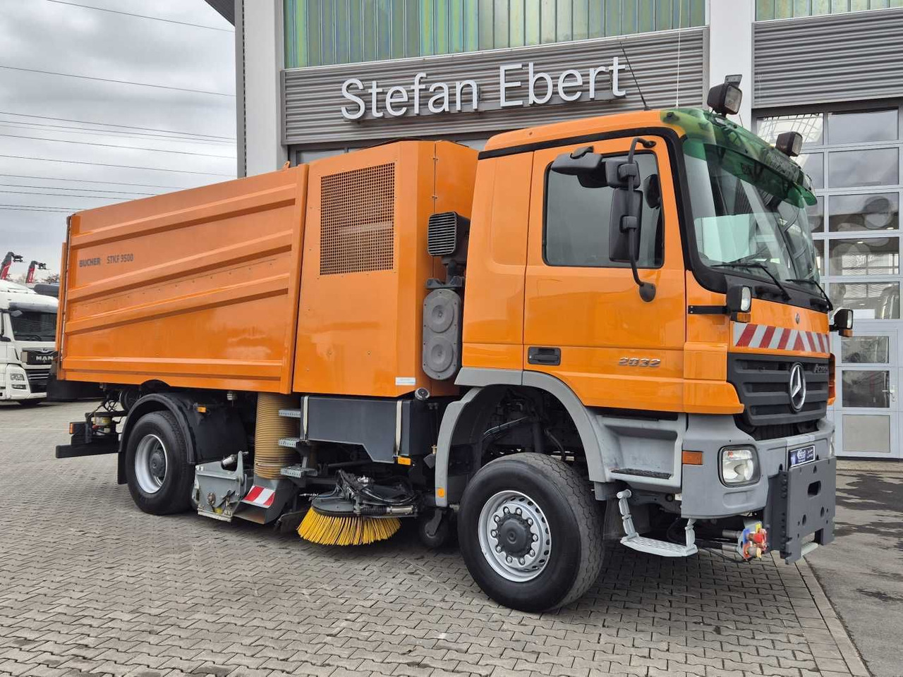 Mercedes-Benz Actros 2032 A 4x4 Bucher STKF 9500 Airport 30x - Fejebil: billede 4 Mercedes-Benz Actros 2032 A 4x4 Bucher STKF 9500 Airport 30x - Fejebil: billede 4