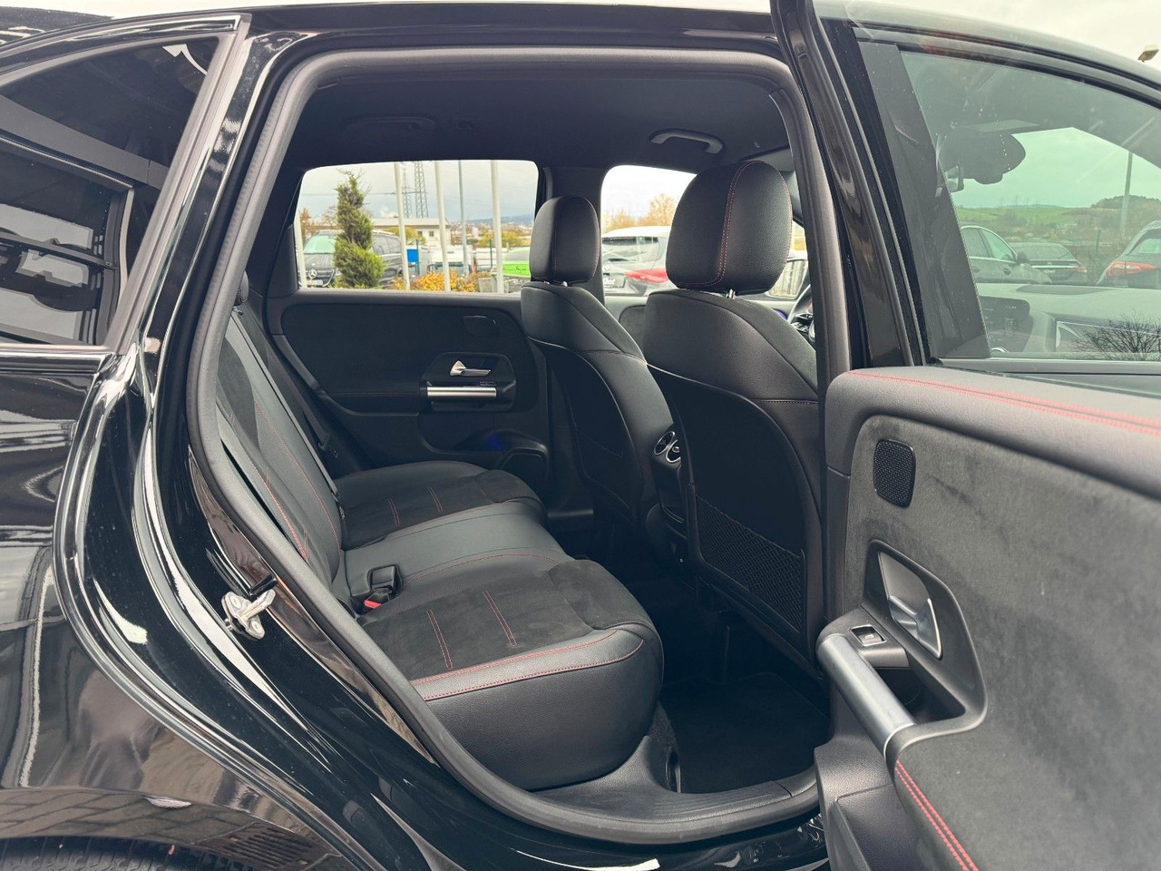 Mercedes-Benz B 200 AMG+AHK+Ambiente+RFK+MBUX+Night - Sedan: billede 5 Mercedes-Benz B 200 AMG+AHK+Ambiente+RFK+MBUX+Night - Sedan: billede 5