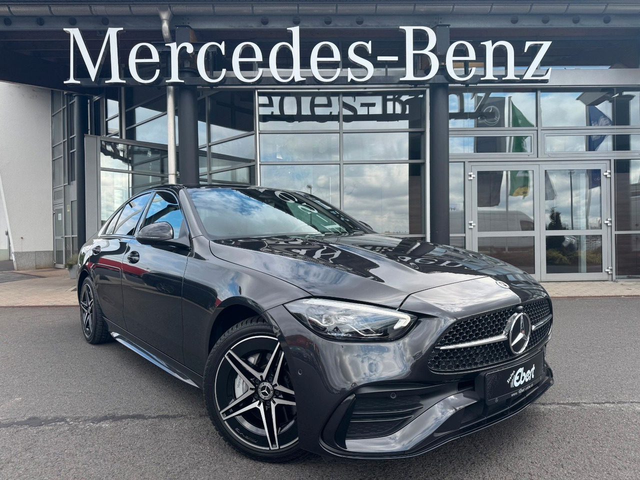 Mercedes-Benz C 400e 4M AMG+HUD+RFK+TotW+Ambiente+Night - Sedan: billede 1 Mercedes-Benz C 400e 4M AMG+HUD+RFK+TotW+Ambiente+Night - Sedan: billede 1