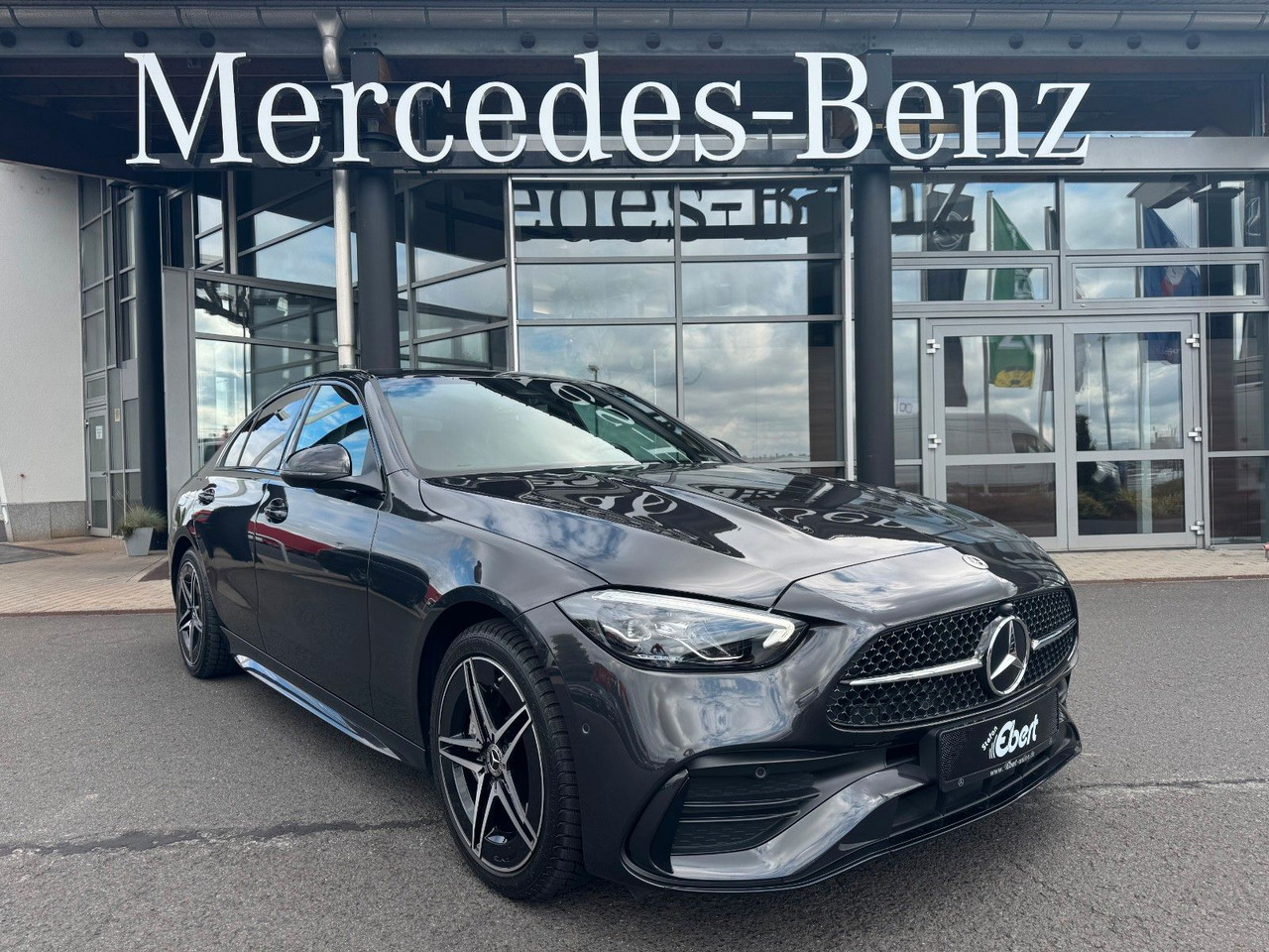 Mercedes-Benz C 400e 4M AMG+HUD+RFK+TotW+Ambiente+Night - Sedan: billede 2 Mercedes-Benz C 400e 4M AMG+HUD+RFK+TotW+Ambiente+Night - Sedan: billede 2