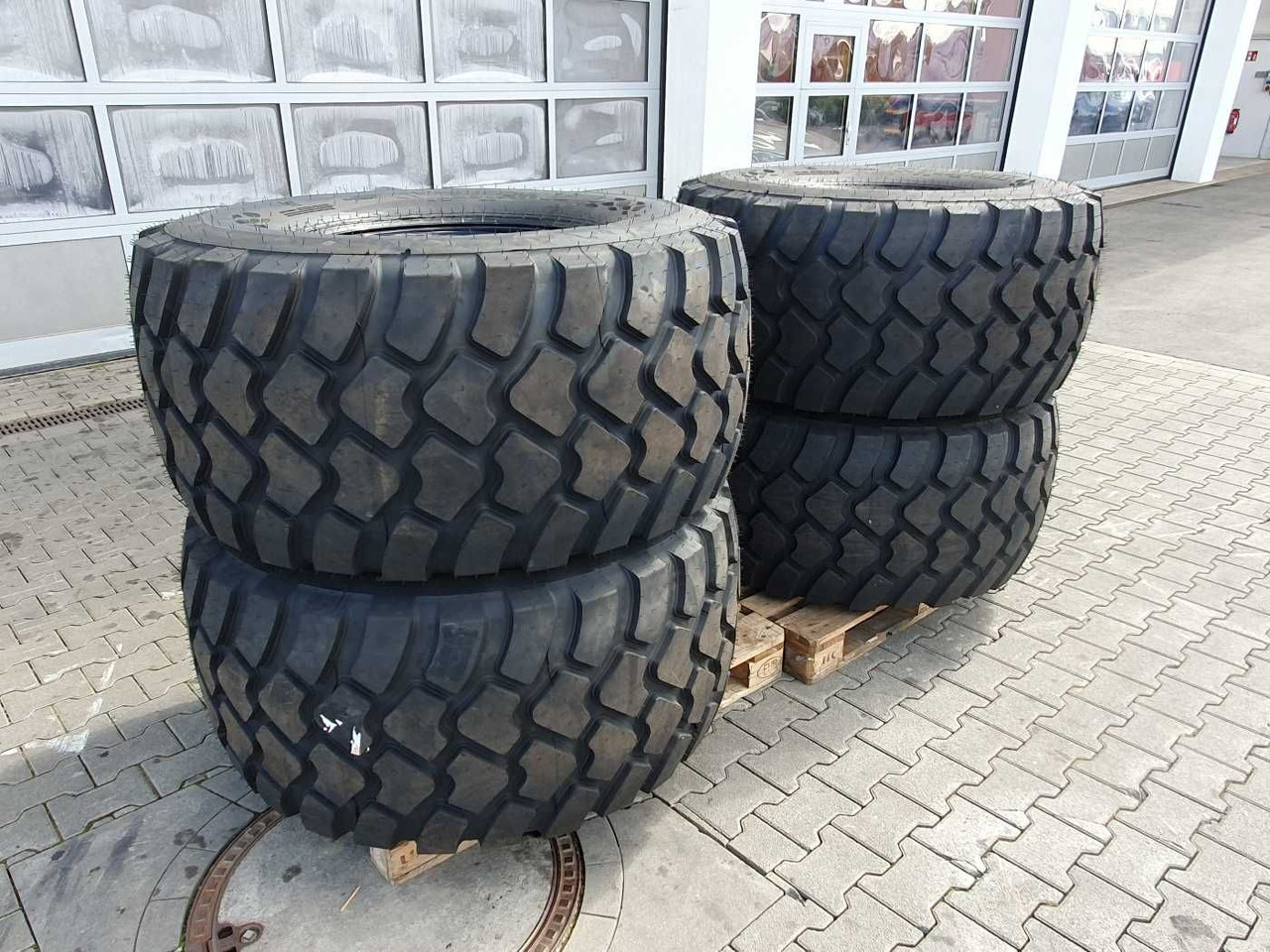 Mercedes-Benz Radlader Reifen mit Felge / NEU / lagernd - Komplet hjul for Landbrugsmaskine: billede 3 Mercedes-Benz Radlader Reifen mit Felge / NEU / lagernd - Komplet hjul for Landbrugsmaskine: billede 3