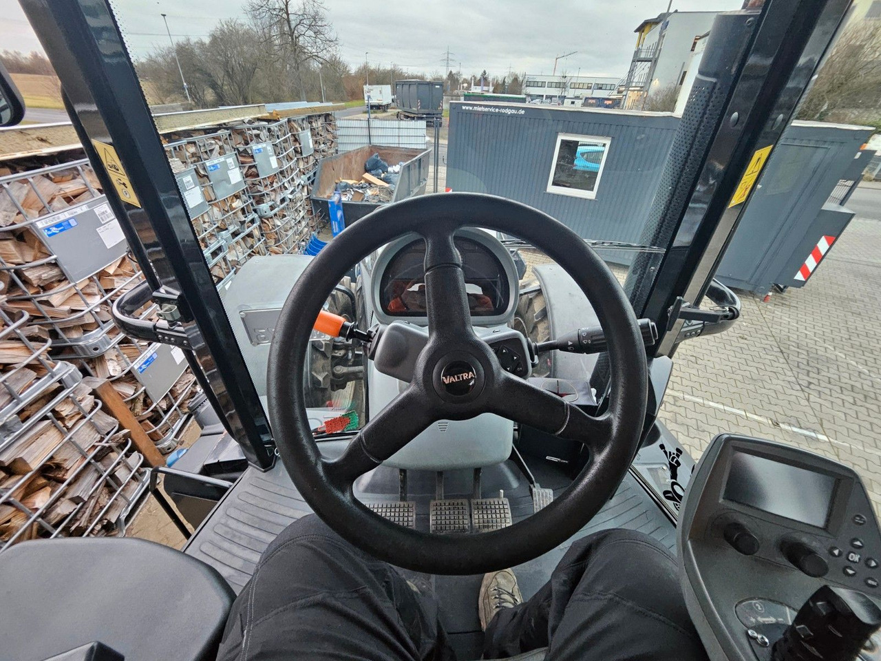 Traktor Valtra S374 / 5.590h / Rückfahreinrichtung: billede 9 Traktor Valtra S374 / 5.590h / Rückfahreinrichtung: billede 9