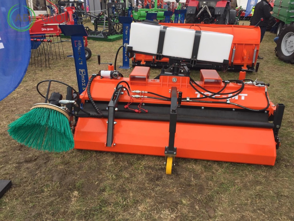 Metal-Technik TOP MT tractor road sweeper 2 m - Børste til fejemaskiner for Utility/ Speciel maskine: billede 1 Metal-Technik TOP MT tractor road sweeper 2 m - Børste til fejemaskiner for Utility/ Speciel maskine: billede 1