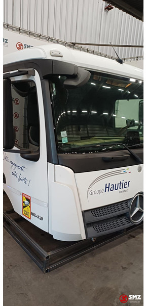 Mercedes-Benz Occ cabine Mercedes Actros MP4 - Førerhus og interiør for Lastbil: billede 1 Mercedes-Benz Occ cabine Mercedes Actros MP4 - Førerhus og interiør for Lastbil: billede 1