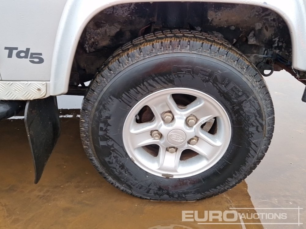 SUV 2002 Land Rover Defender 90: billede 12