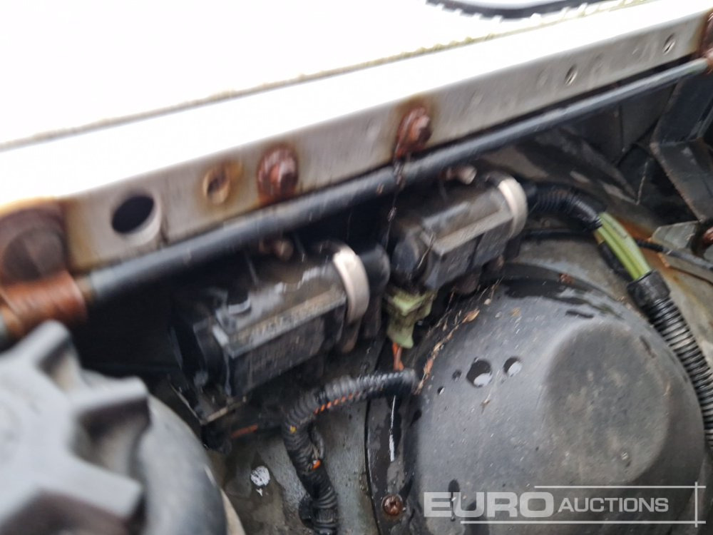 SUV 2002 Land Rover Defender 90: billede 18