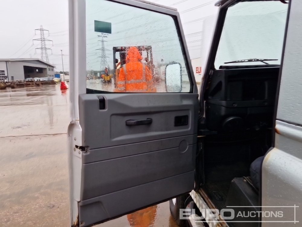 SUV 2002 Land Rover Defender 90: billede 24