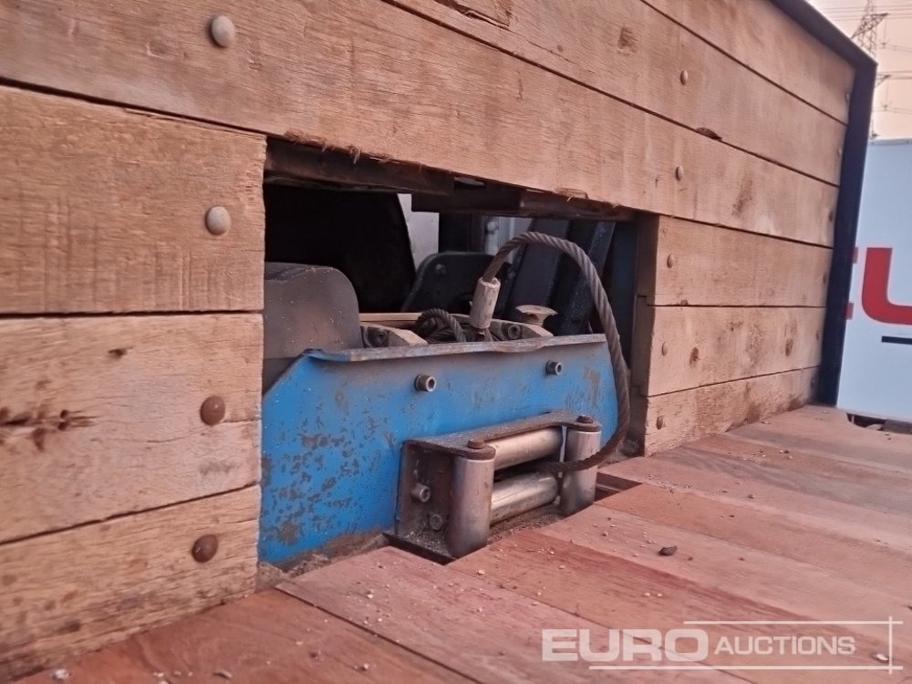 Lastbil med lad til transportering tungemaskiner 2008 Scania P340: billede 17