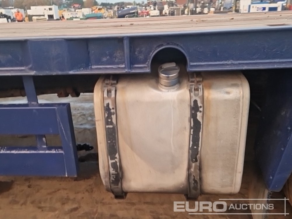 Lastbil med lad til transportering tungemaskiner 2008 Scania P340: billede 27