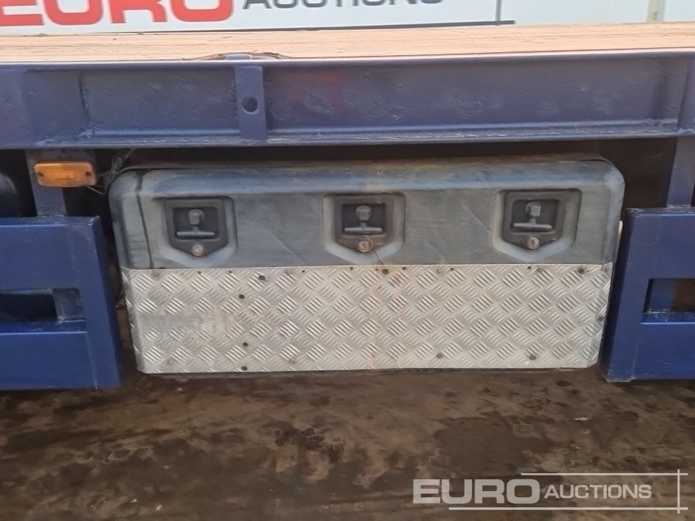 Lastbil med lad til transportering tungemaskiner 2008 Scania P340: billede 19