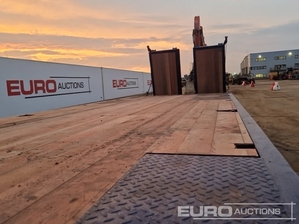 Lastbil med lad til transportering tungemaskiner 2008 Scania P340: billede 18