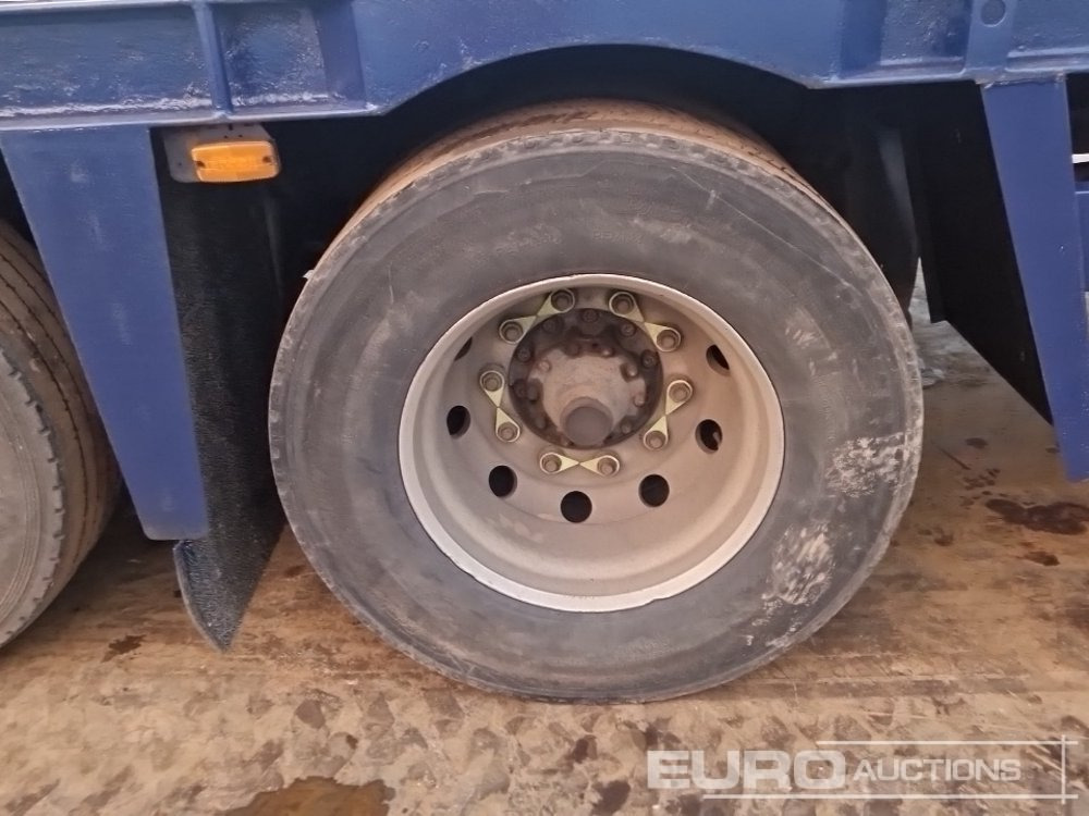 Lastbil med lad til transportering tungemaskiner 2008 Scania P340: billede 14