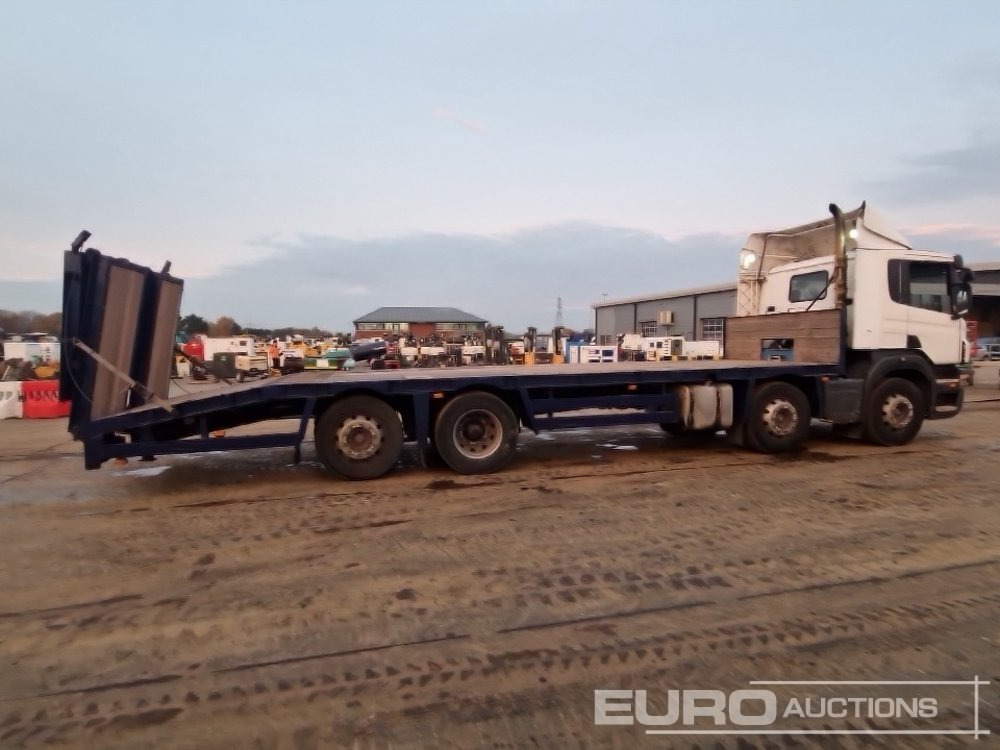 Lastbil med lad til transportering tungemaskiner 2008 Scania P340: billede 6